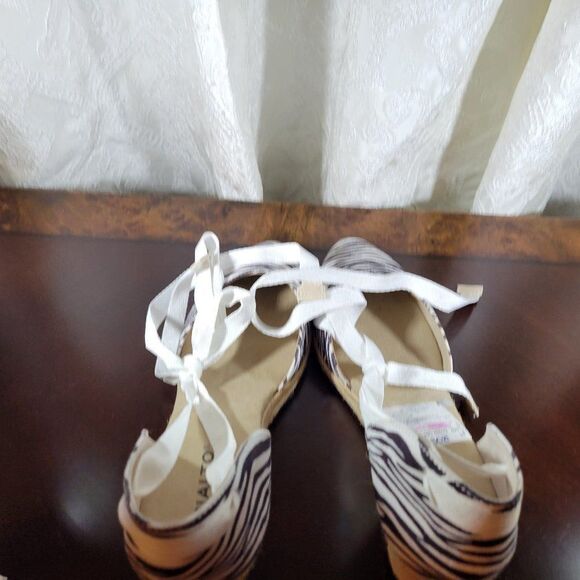 BRAND NEW RIALTO COACHELLA ESPADRILLE CLOSE-TOED SHOE - Picture 9 of 16